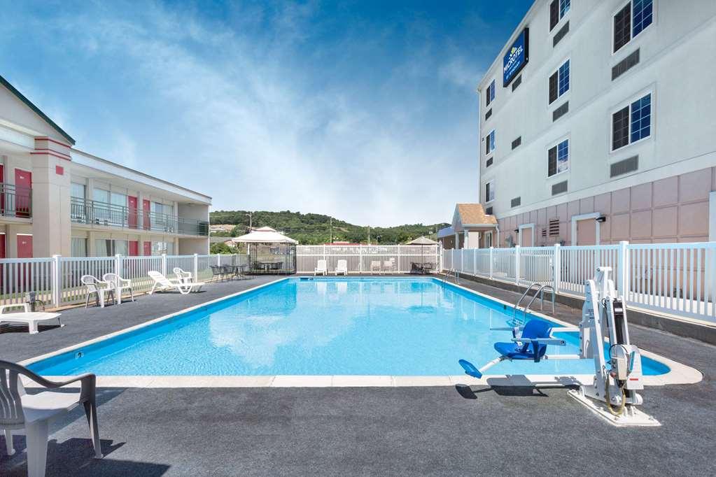 Мотель Ramada By Wyndham Харрисонберг Экстерьер фото