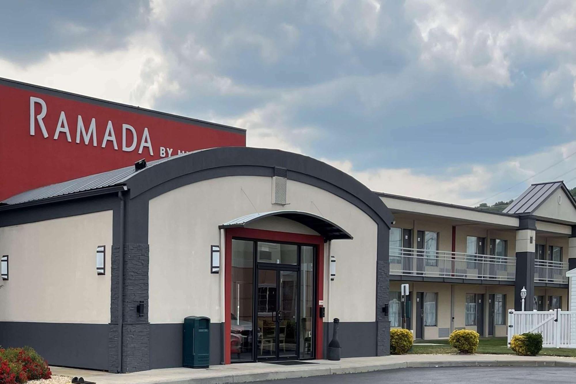 Мотель Ramada By Wyndham Харрисонберг Экстерьер фото